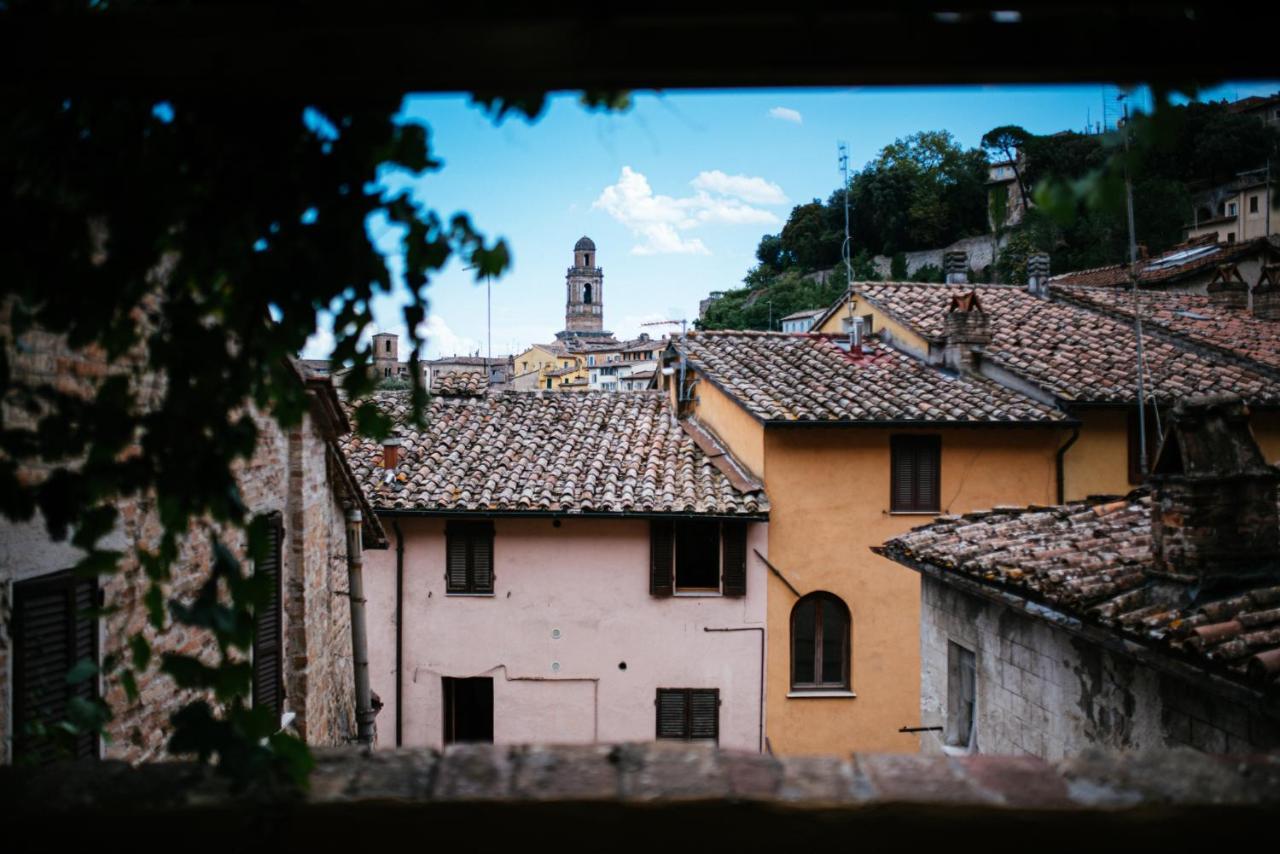 Готель Umbrian Concierge - La Casa Dei Pellari Перуджа Екстер'єр фото