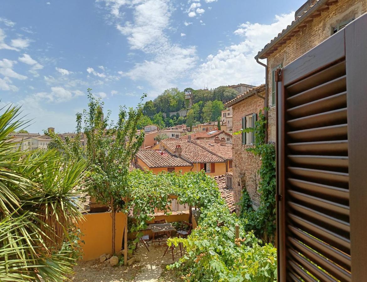 Готель Umbrian Concierge - La Casa Dei Pellari Перуджа Екстер'єр фото