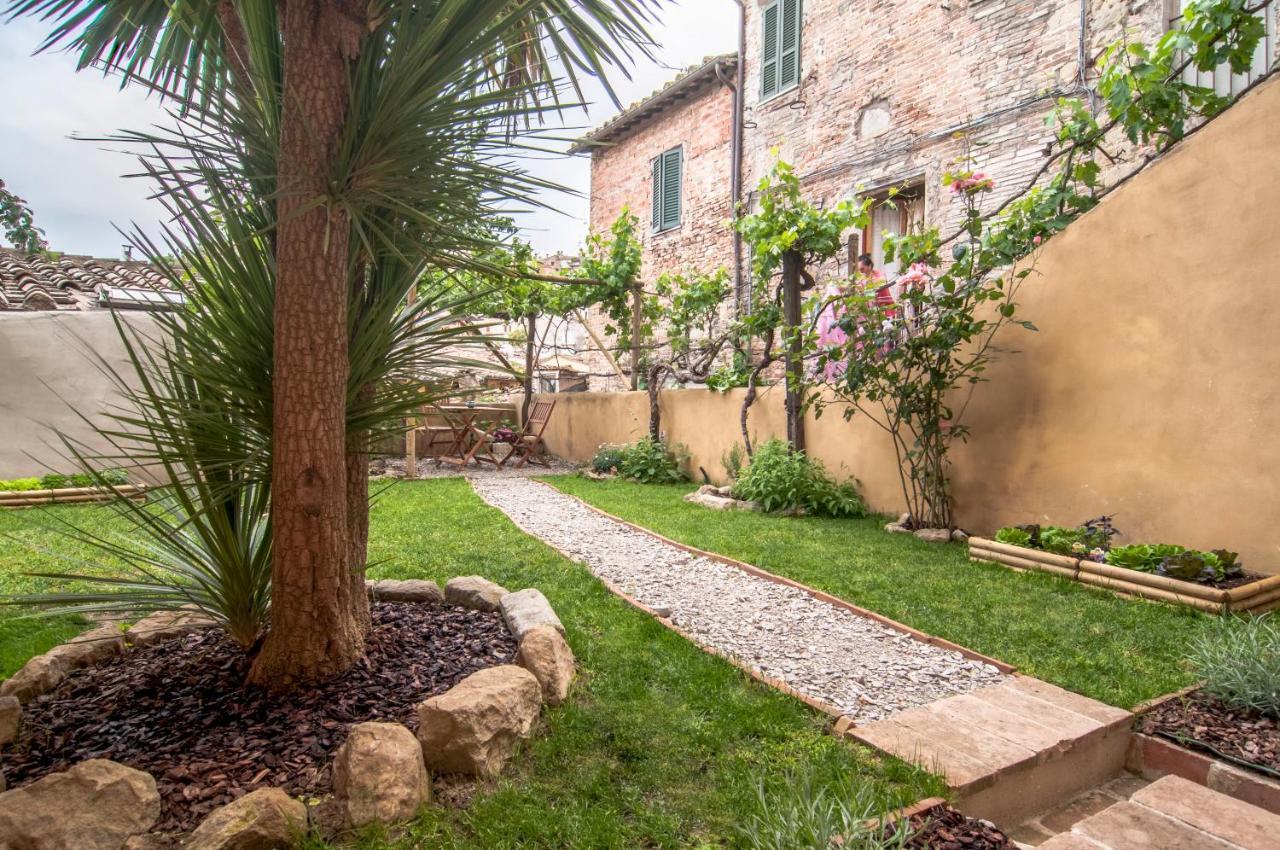 Готель Umbrian Concierge - La Casa Dei Pellari Перуджа Екстер'єр фото