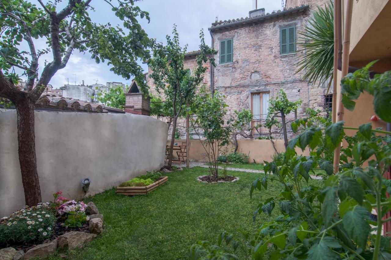 Готель Umbrian Concierge - La Casa Dei Pellari Перуджа Екстер'єр фото